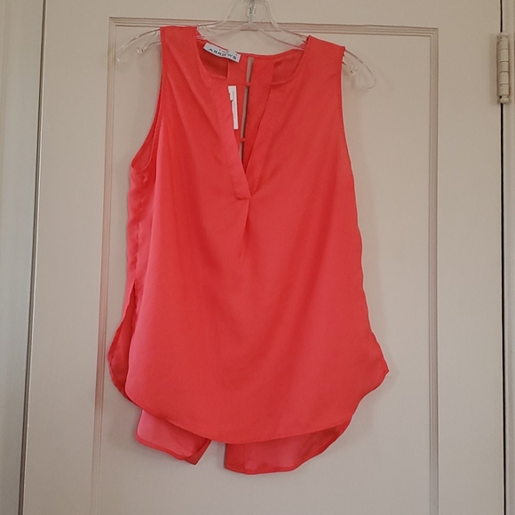 Two Arrows Sleeveless Top - Picture 1 of 5